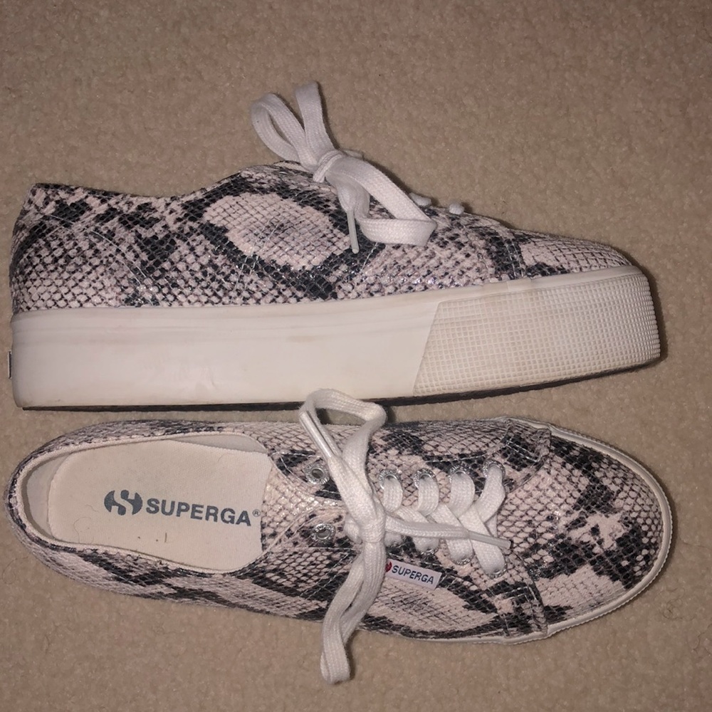LIGHTLY WORN SNAKESKIN SUPERGAS